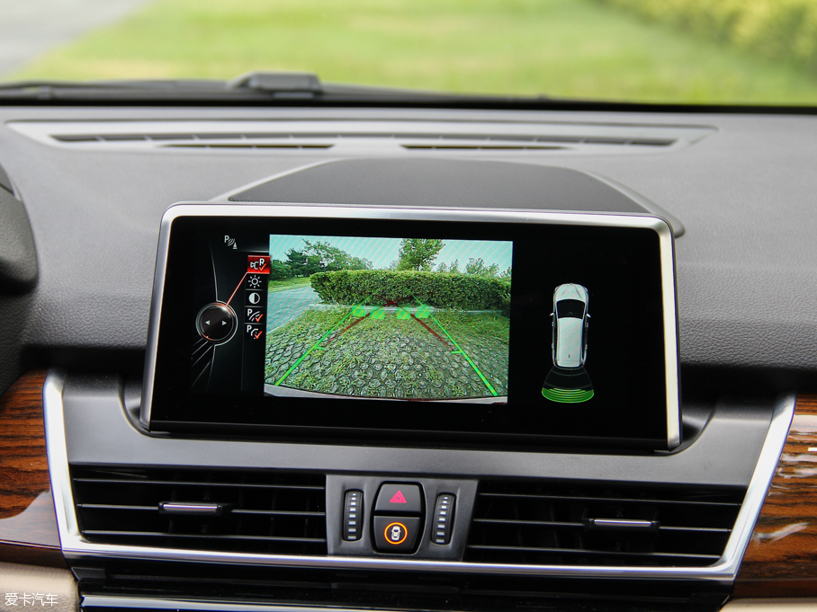 2015R2ϵ๦܇ 218i \OӋb