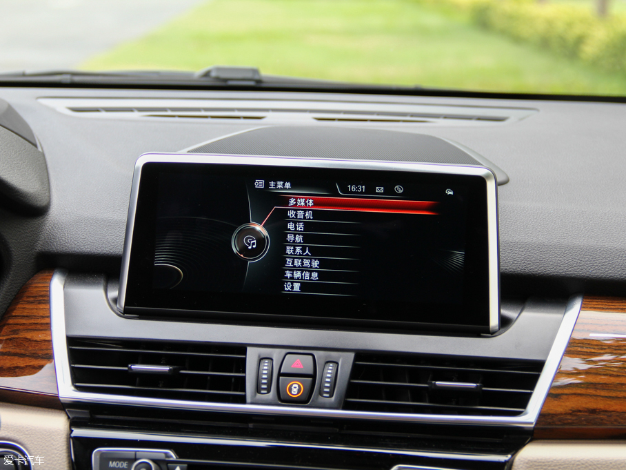 2015R2ϵ๦܇ 218i \OӋb