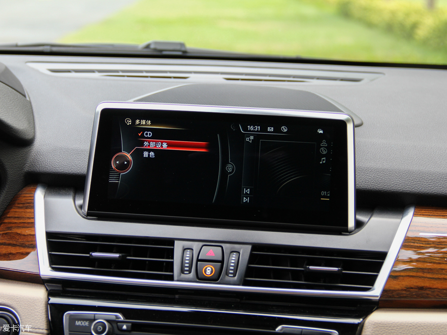 2015R2ϵ๦܇ 218i \OӋb