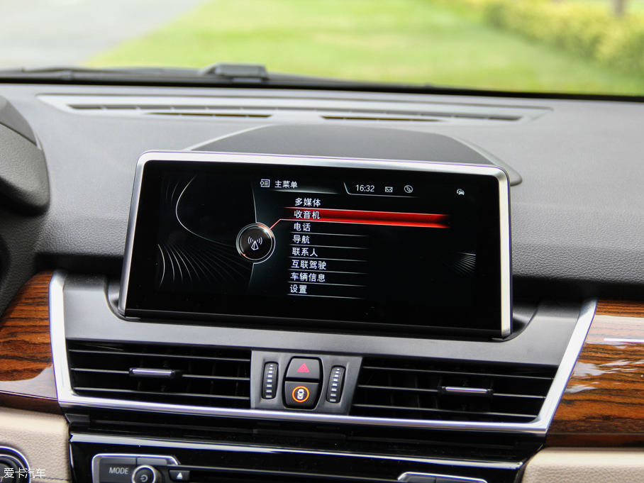 2015R2ϵ๦܇ 218i \OӋb