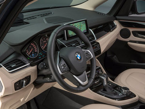 2015款220i 中控区