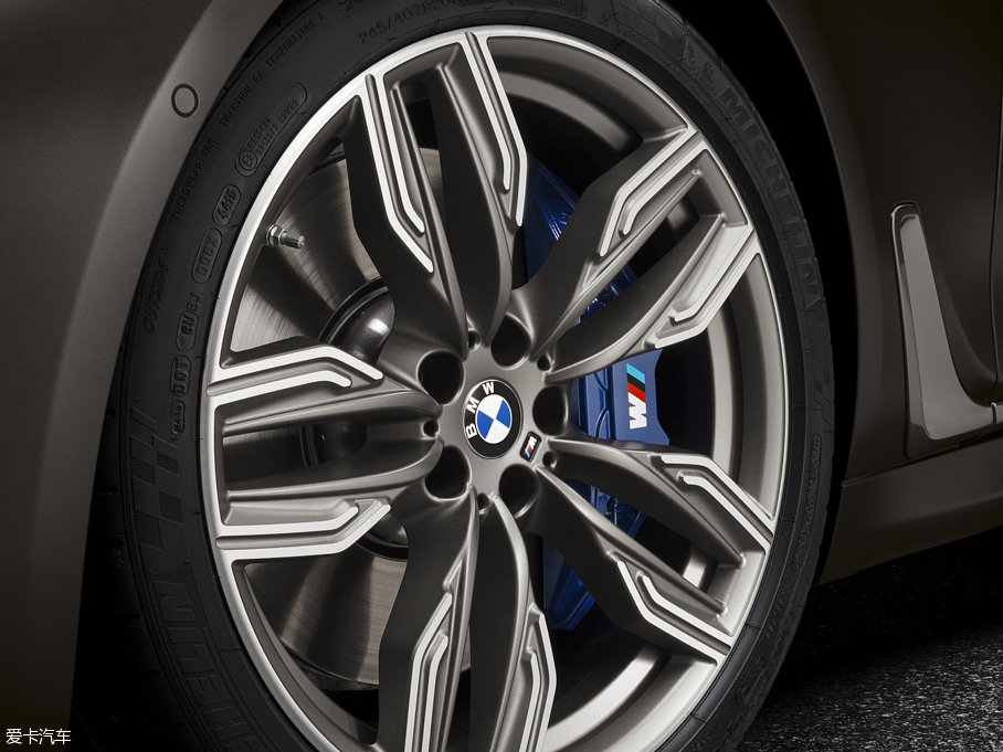 2016R7ϵ M760Li xDrive