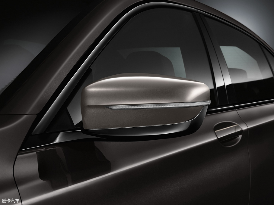 2016R7ϵ M760Li xDrive