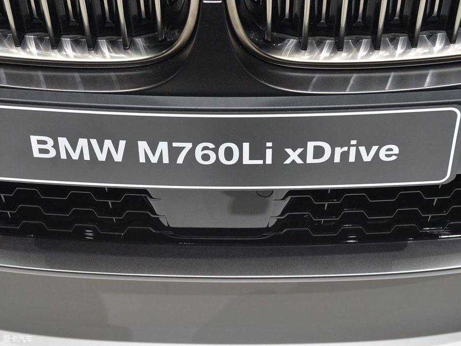 2016R7ϵ M760Li xDrive