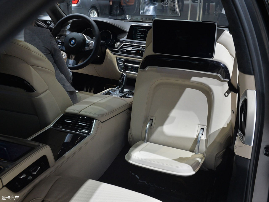 2016R7ϵ M760Li xDrive