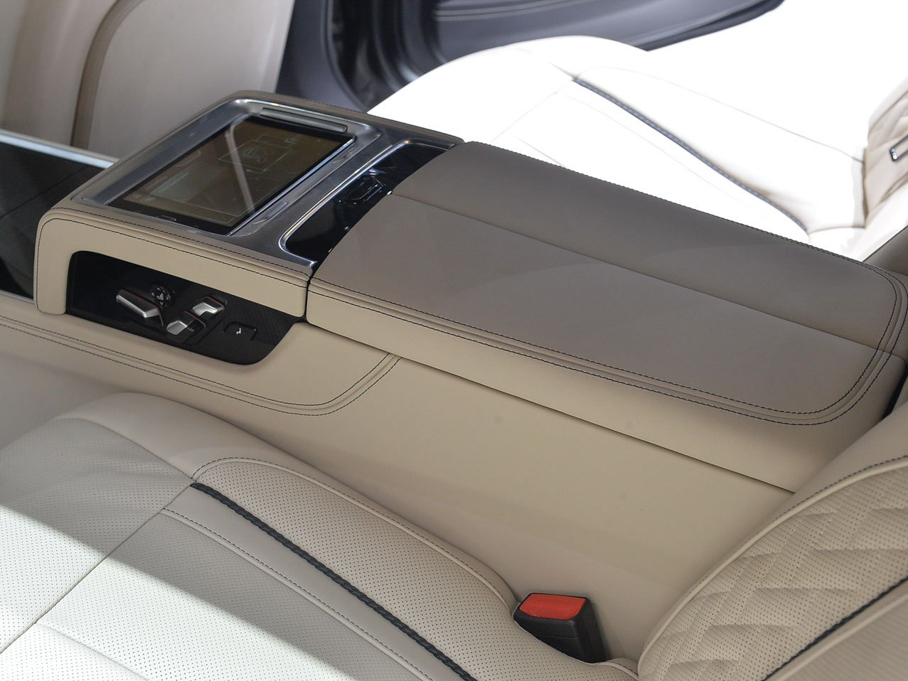 2016R7ϵ M760Li xDrive