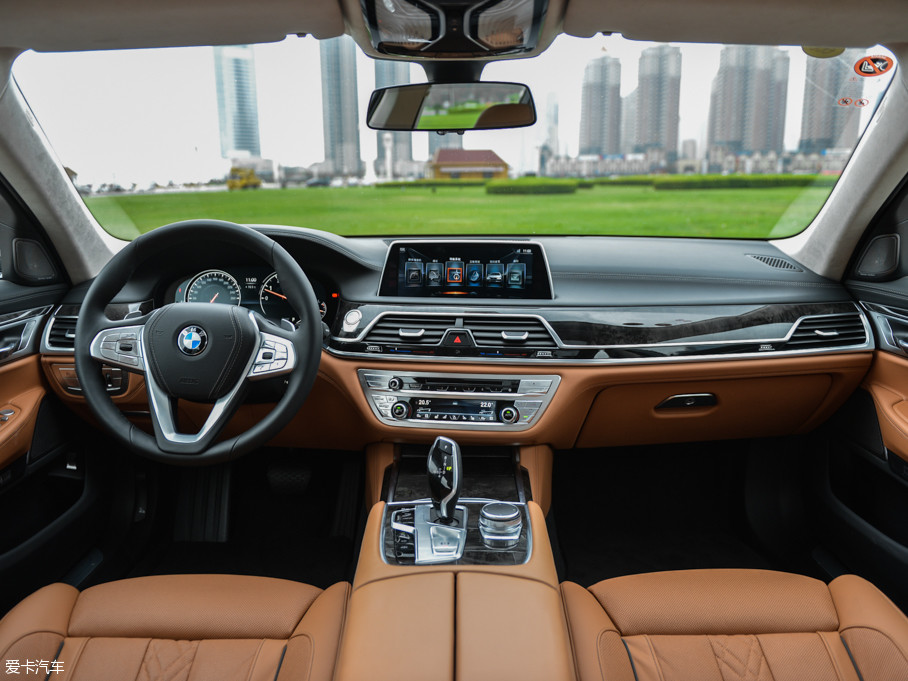耀影特别版 2019款宝马7系 改款750li xdrive v8 豪华套装 改款740li