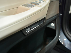 2016款730d 空间座椅