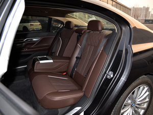 2016款740Li 领先型 后排座椅