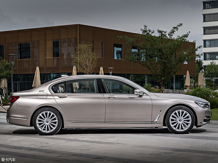 2017R7ϵԴ 740Le xDrive