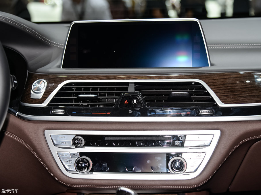 2017R7ϵԴ 740Le xDrive