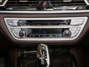 2017740Le xDrive {(dio){(dio)(ji)