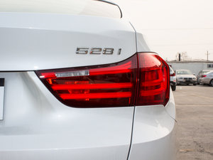 2015款528i 领先型 尾灯
