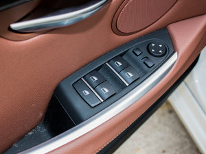 2015款528i 领先型 主驾车窗控制区	