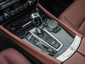 2015款528i 领先型 换挡杆