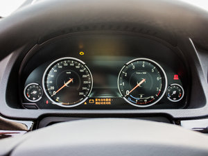 2015款528i 领先型 仪表