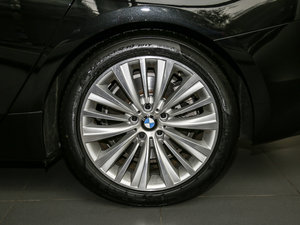 2015款528i 豪华型 轮圈