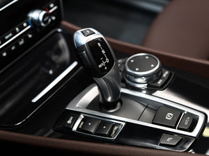 2015款528i 豪华型 换挡杆