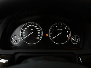 2015款528i 豪华型 仪表