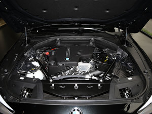 2015款528i 豪华型 发动机
