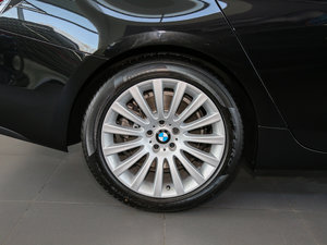 2015款535i 领先型 轮圈