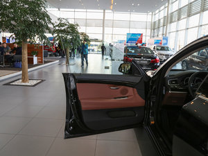 2015款535i 领先型 驾驶位车门
