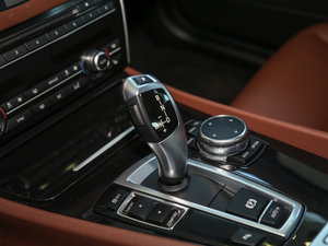 2015款535i 领先型 换挡杆