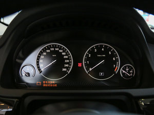 2015款535i 领先型 仪表
