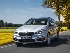 2015225xe plug-in hybrid w^