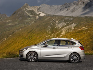 2015225xe plug-in hybrid w^