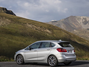 2015款225xe plug-in hybrid 整体外观