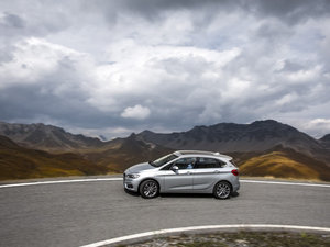 2015款225xe plug-in hybrid 整体外观