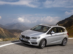 2015款225xe plug-in hybrid 整体外观