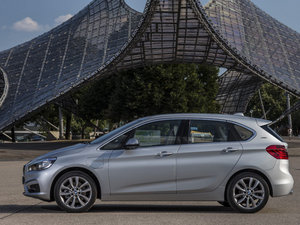2015款225xe plug-in hybrid 整体外观