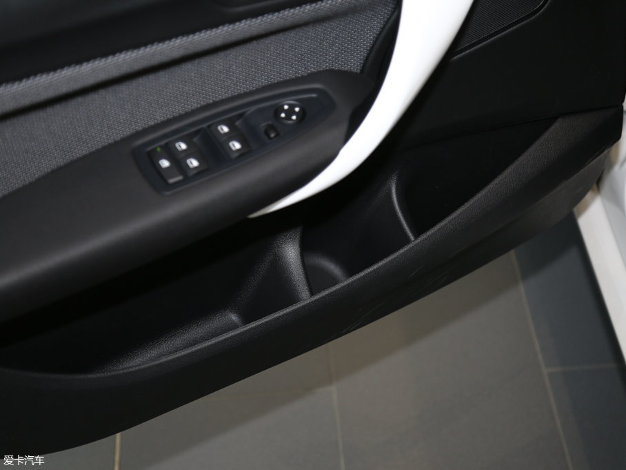 2016R1ϵɎ 118i OӋb