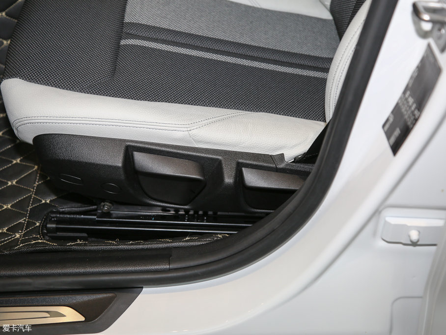 2016R1ϵɎ 118i OӋb