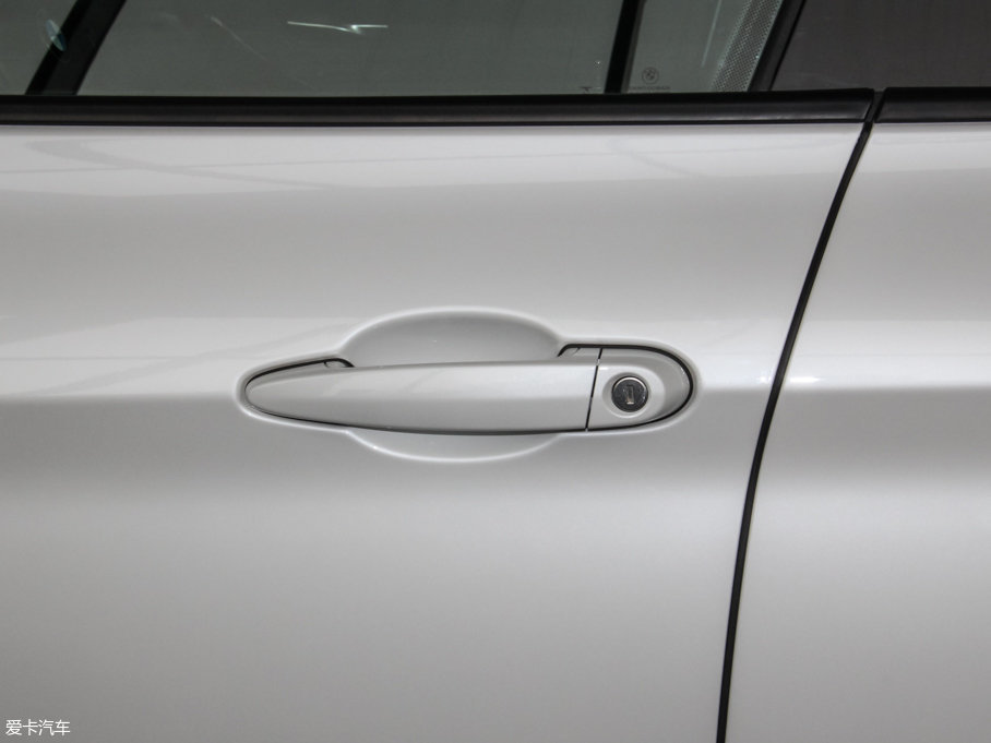 2016R3ϵGT 320i OӋb