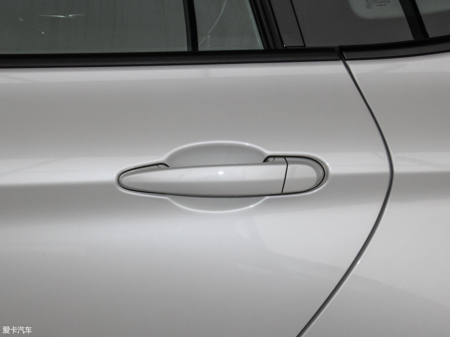 2016R3ϵGT 320i OӋb