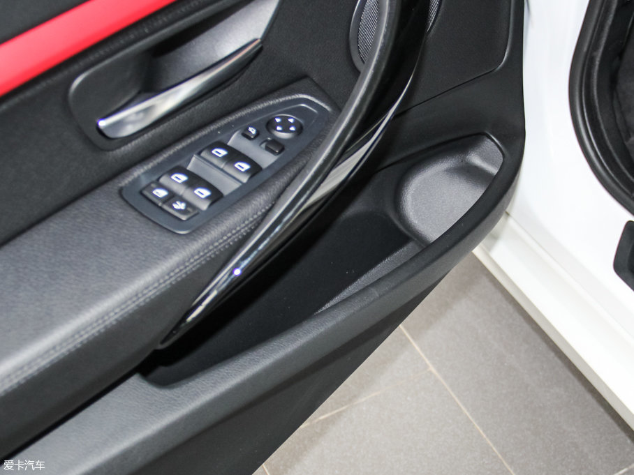 2016R3ϵGT 320i OӋb