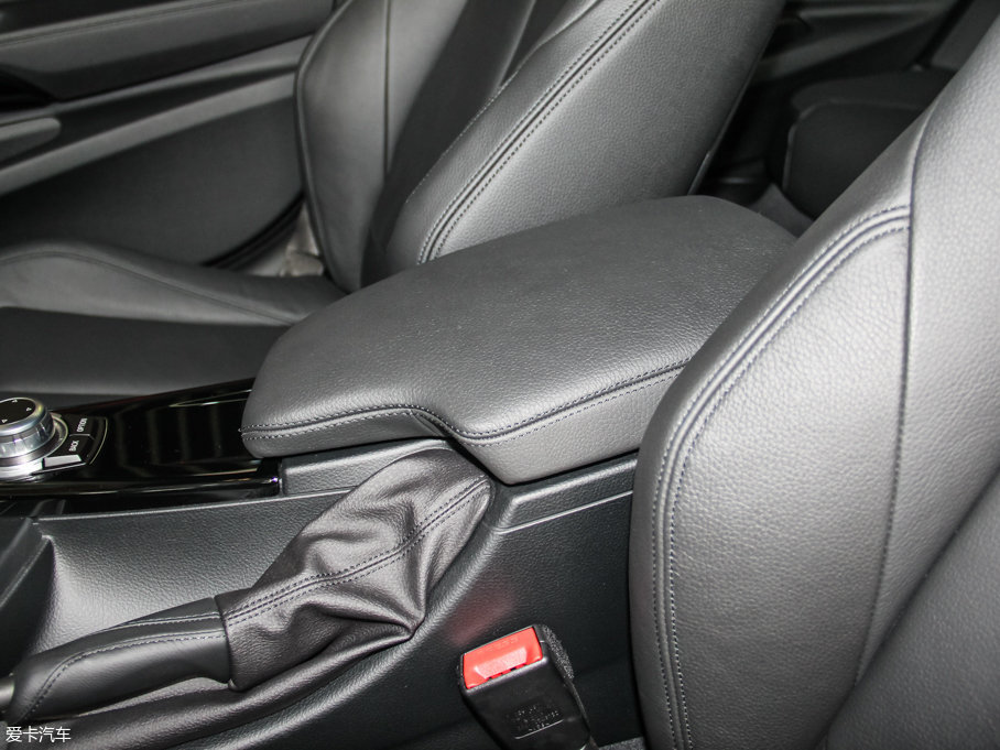 2016R3ϵGT 320i OӋb