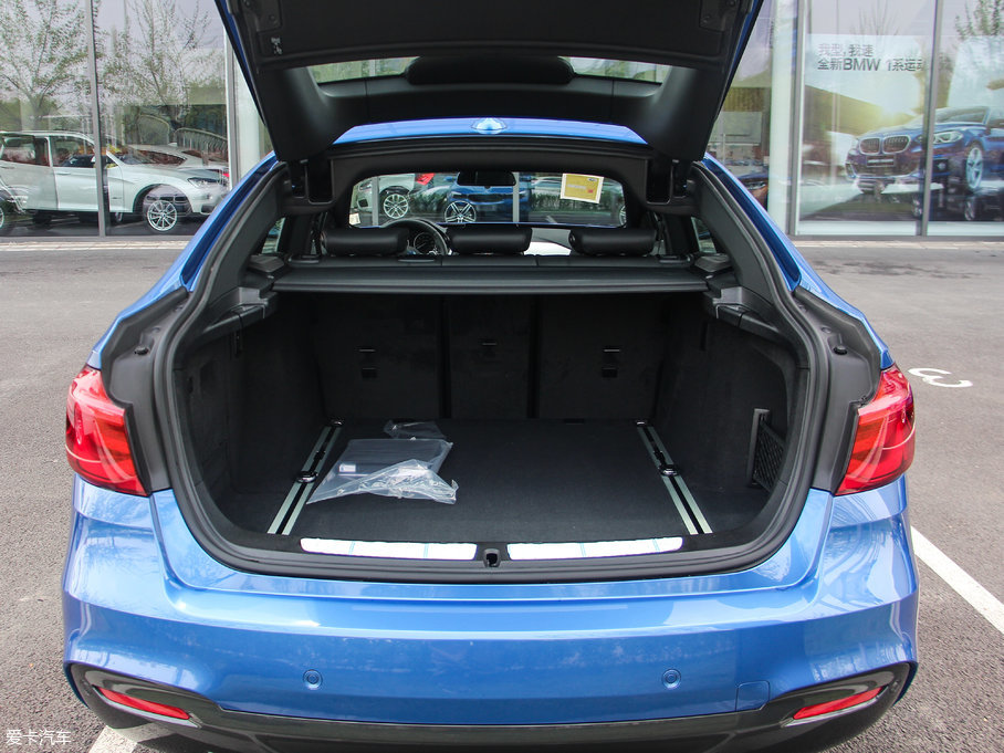 2017R3ϵGT 330i xDrive M\