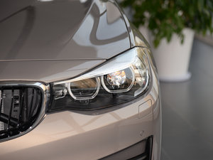 2017款320i 时尚型 大灯