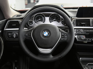 2017款320i 豪华设计套装 方向盘