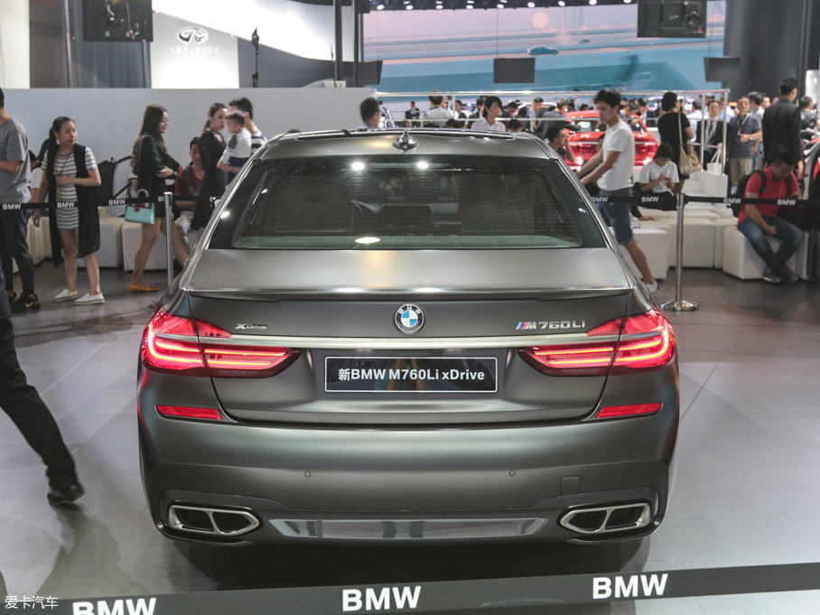 2017R7ϵ M760Li xDrive