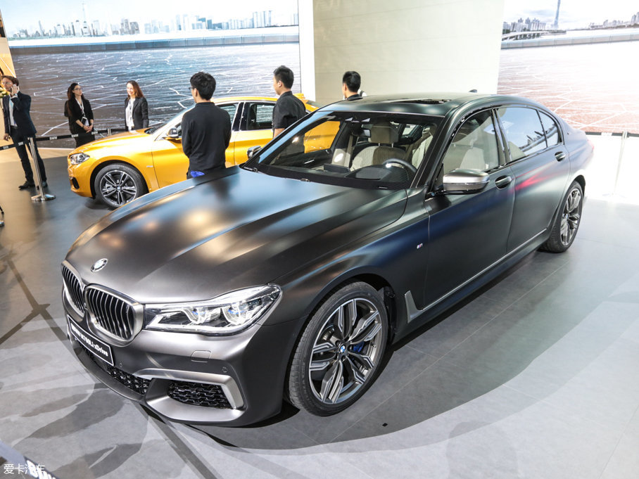 2017R7ϵ M760Li xDrive