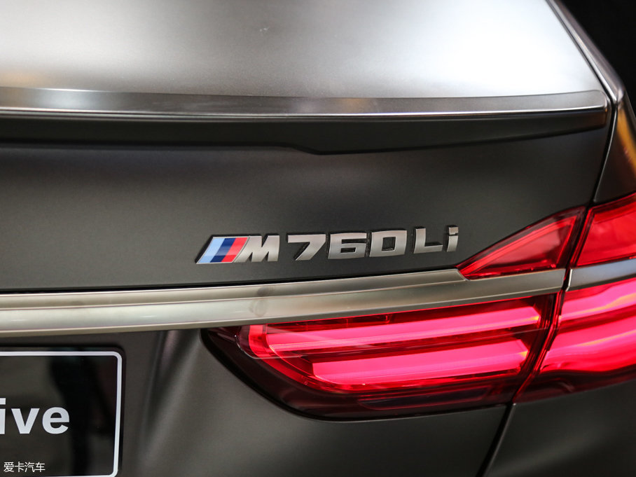 2017R7ϵ M760Li xDrive