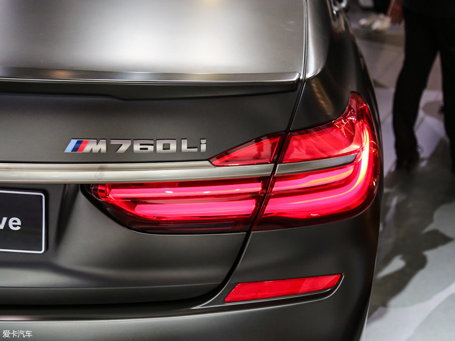 2017R7ϵ M760Li xDrive