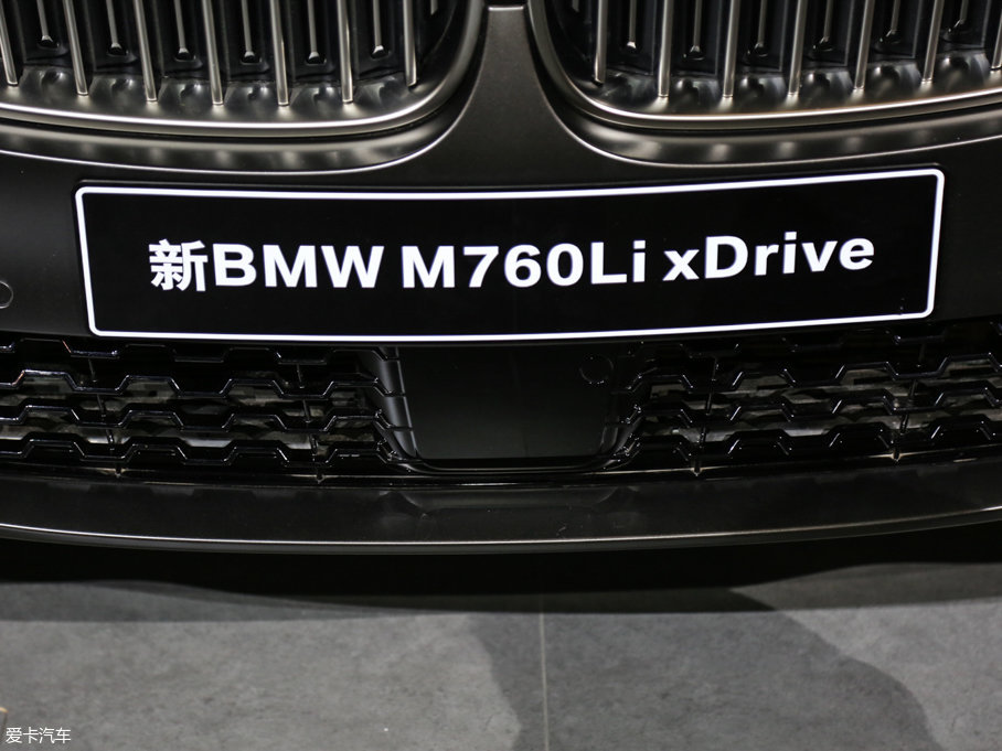 2017R7ϵ M760Li xDrive