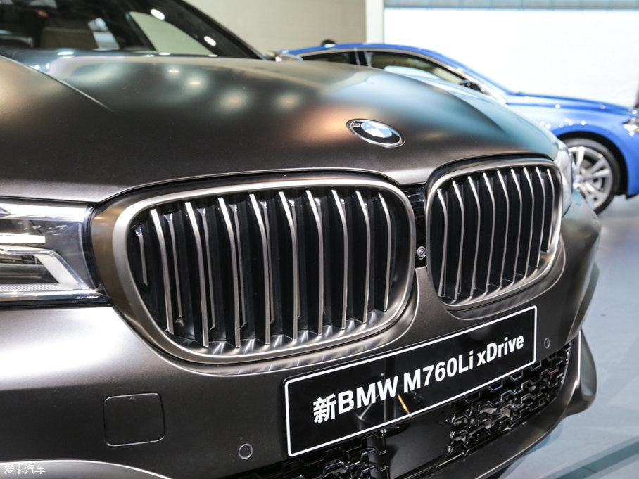 2017R7ϵ M760Li xDrive