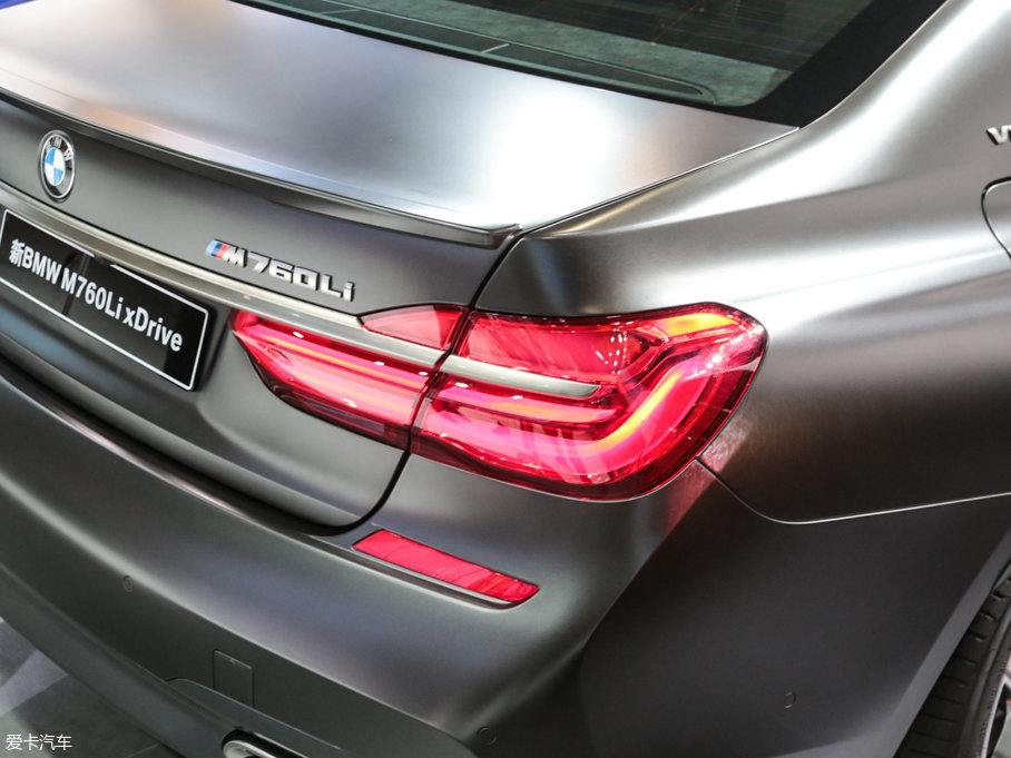 2017R7ϵ M760Li xDrive